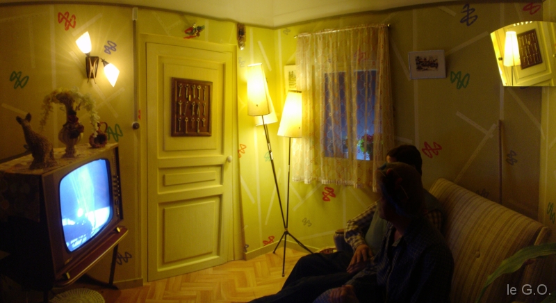 pano maison Grevin Une famille Franaise le jour du 1er homme sur la lune