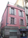 DSC04364_maison a Clermont-Ferrand Un maison rose dans une ville avec que des pierres noires c'est original