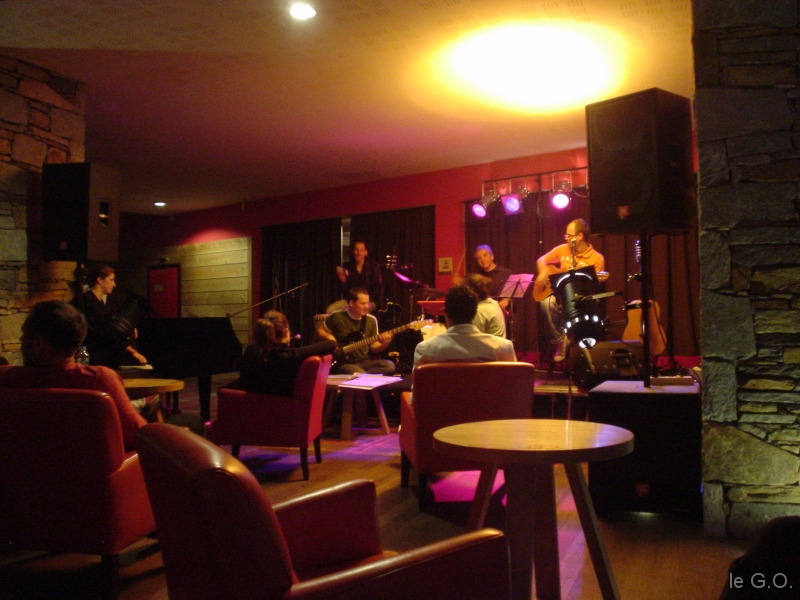 DSC05323 Petit concert priv et accoustique  1h du mat'