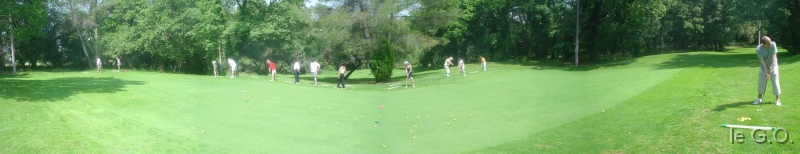01 - pano golf Sur le practice de putting