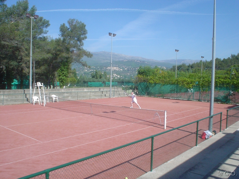 DSC05773_tennis Les terrains de tennis avec vue sur l'arrire pays